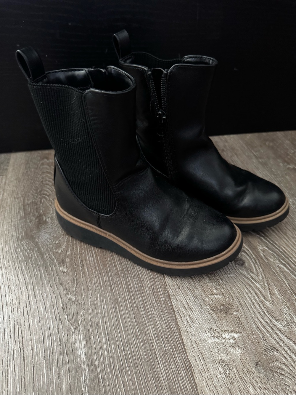 Girl’s black boots in size 13